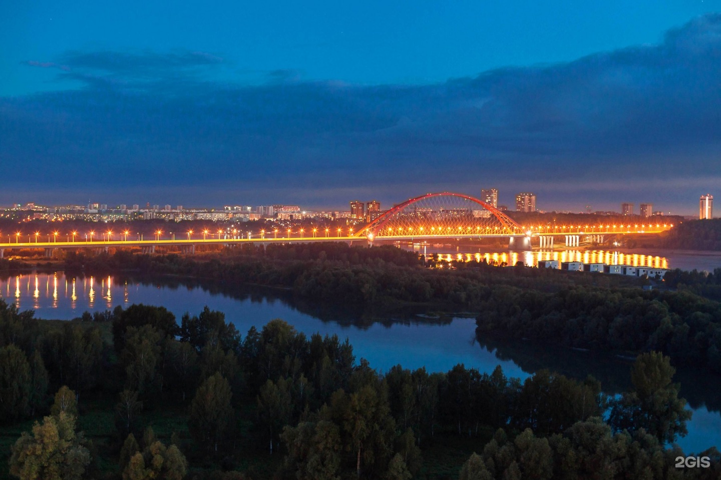 Октябрьский район Новосибирск ночью