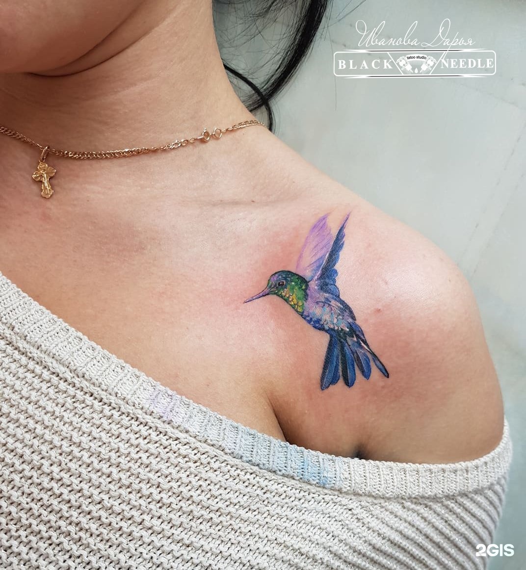 Татуировка Колибри на плече