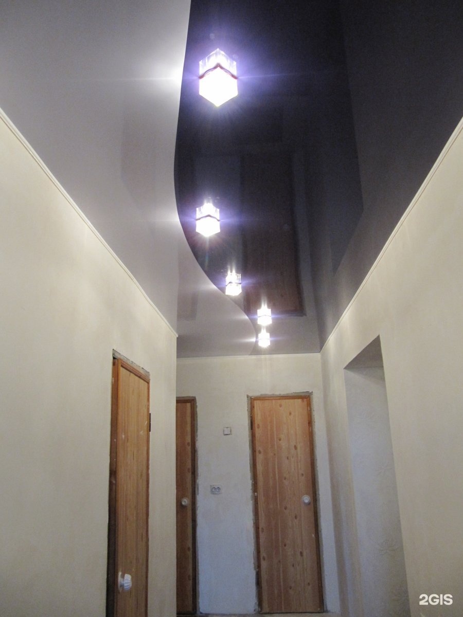Комбинированный натяжной потолок в коридор