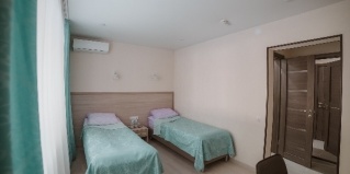 Кугеси: Отель Телей