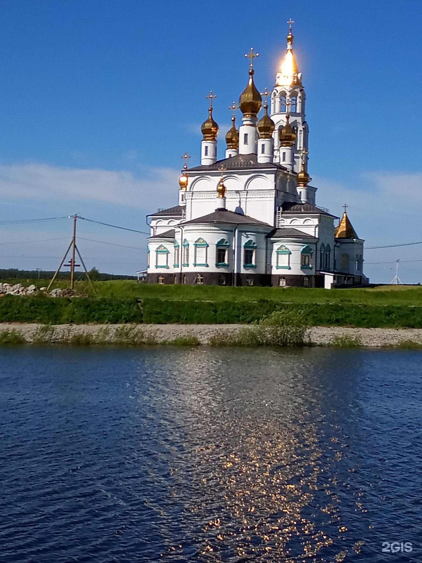 Строитель екатеринбург. Благовещенская Церковь святых Божиих Строителей. Храм святых Божьих Строителей Екатеринбург. Храм святых Божьих Строителей Екатеринбург купель. Благовещенская Церковь святых Божиих Строителей осенью.