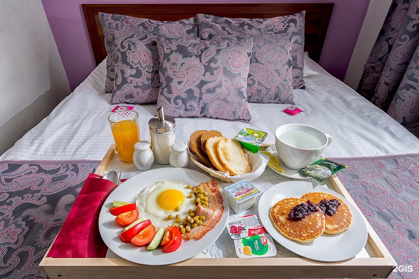Отели ярославля с завтраком. Завтрак в гостинице. Завтраки в отелях. Завтрак в мини гостинице. Завтрак в номере отеля.