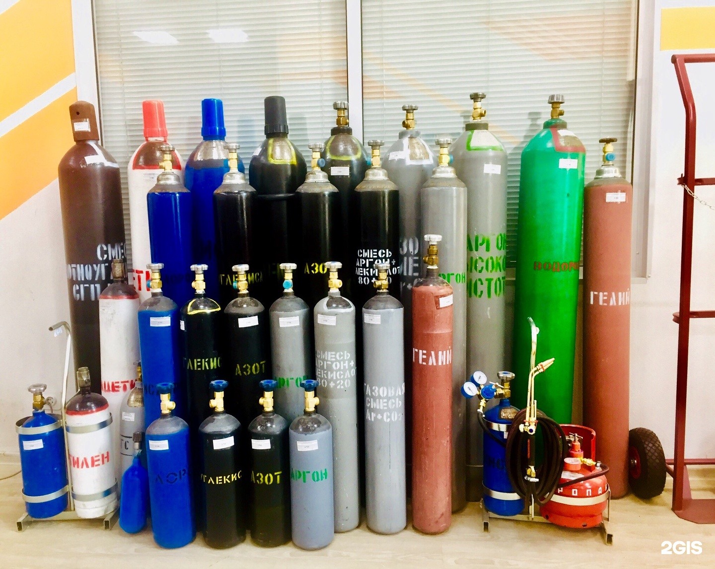 азот баллон малый. криогенное топливо. альфагаз новосибирск. альфа газ. баллон с неоном.