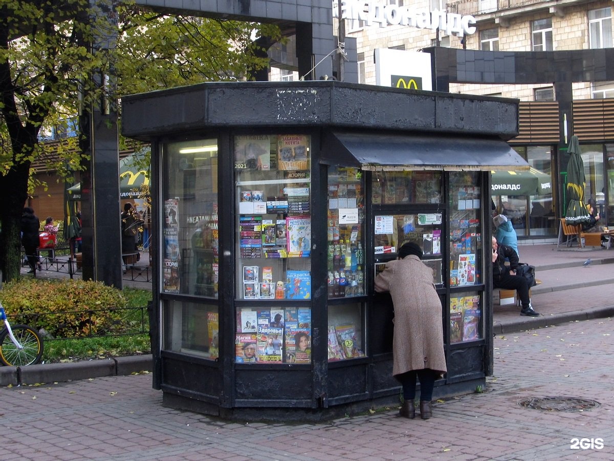 Street products. Ларьки СПБ. Ларьки в Питере. Ларьки в спальных районах. Киоск СПБ.