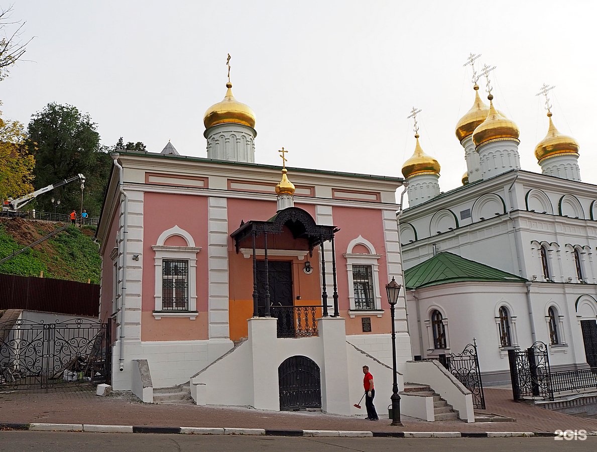 Спасская часовня. Часовня Святого благоверного князя Александра Невского Барнаул. Часовня Александра Невского Ярославль. Церковь Нижний Новгород на Солнечная днем. Троицкая Церковь Нижний Новгород Рождественская.