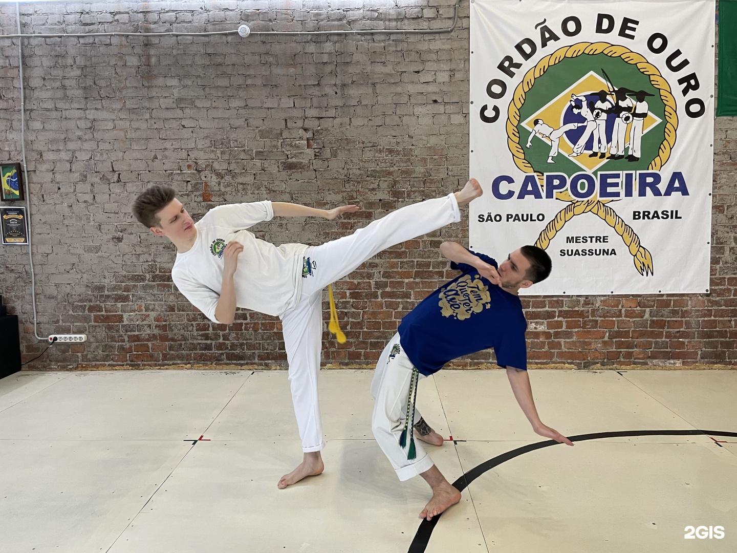 Капоэйра бронницы. Российский центр капоэйры. Значок российского центра капоэйры. Российский центр капоэйры. Сордао де уро российский центр капоэйры москва.