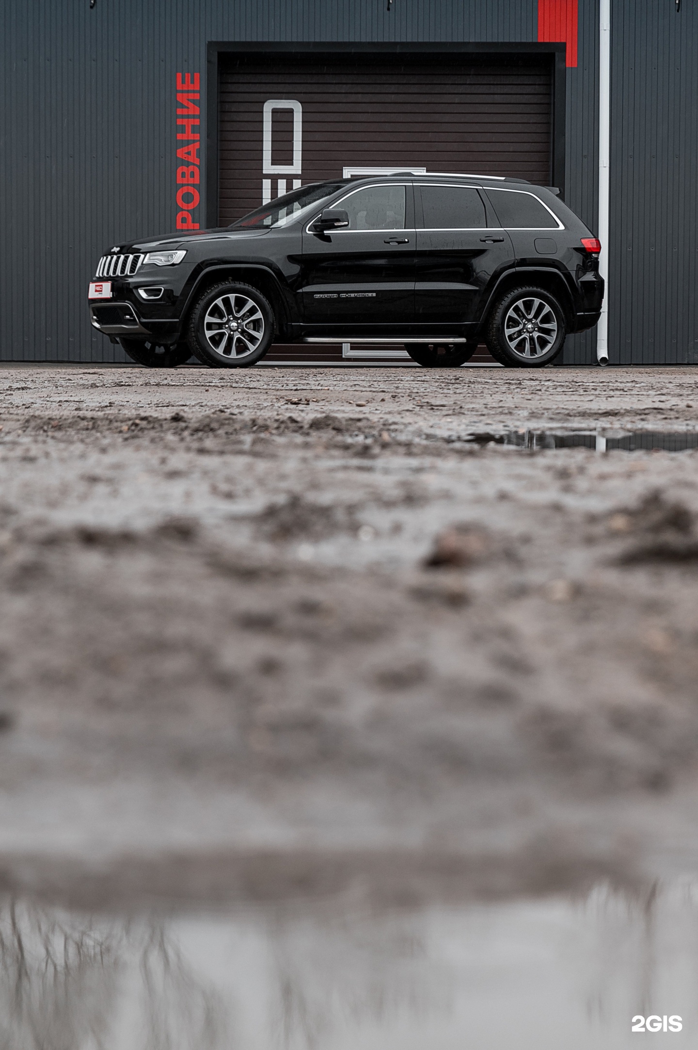 Red detailing. Red detailing. Блестящий автомобиль. Реклама детейлинг центра. Ред детейлинг кострома.