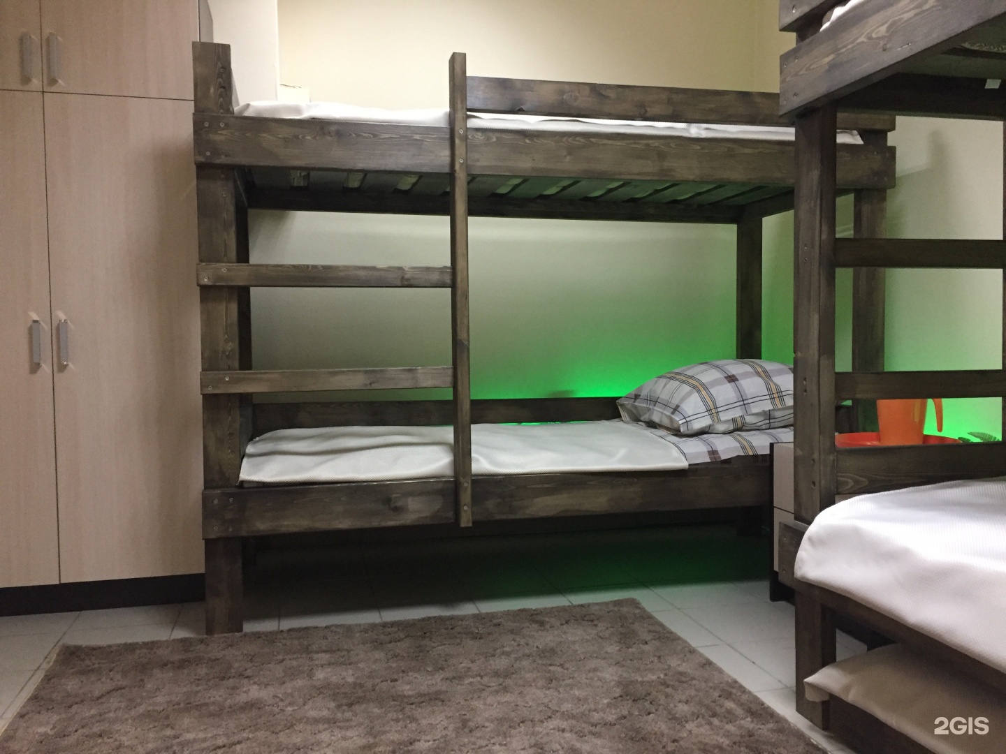 Хостел красноярск. Гостиница Красноярск Партизана Железняка. Hostel Sleep here Красноярск. Хостелы в Красноярске. Г Красноярск хостел.