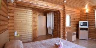 Геленджик: Коттедж Солнечный