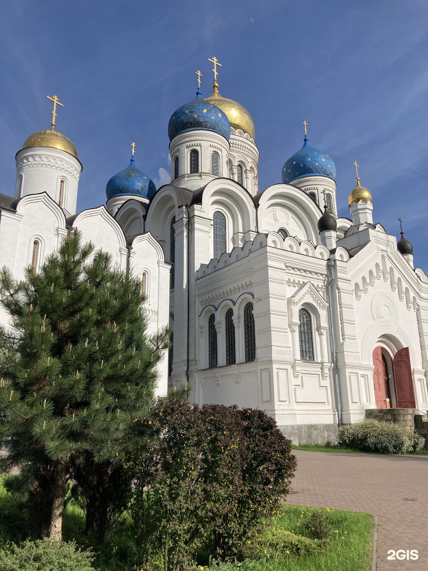 Дзержинский монастырь Николо Угрешский. Николо-Угрешский монастырь животные. Николо-Угрешский монастырь Дзержинский Московская вся улица. Книга Николо Угрешский монастырь.