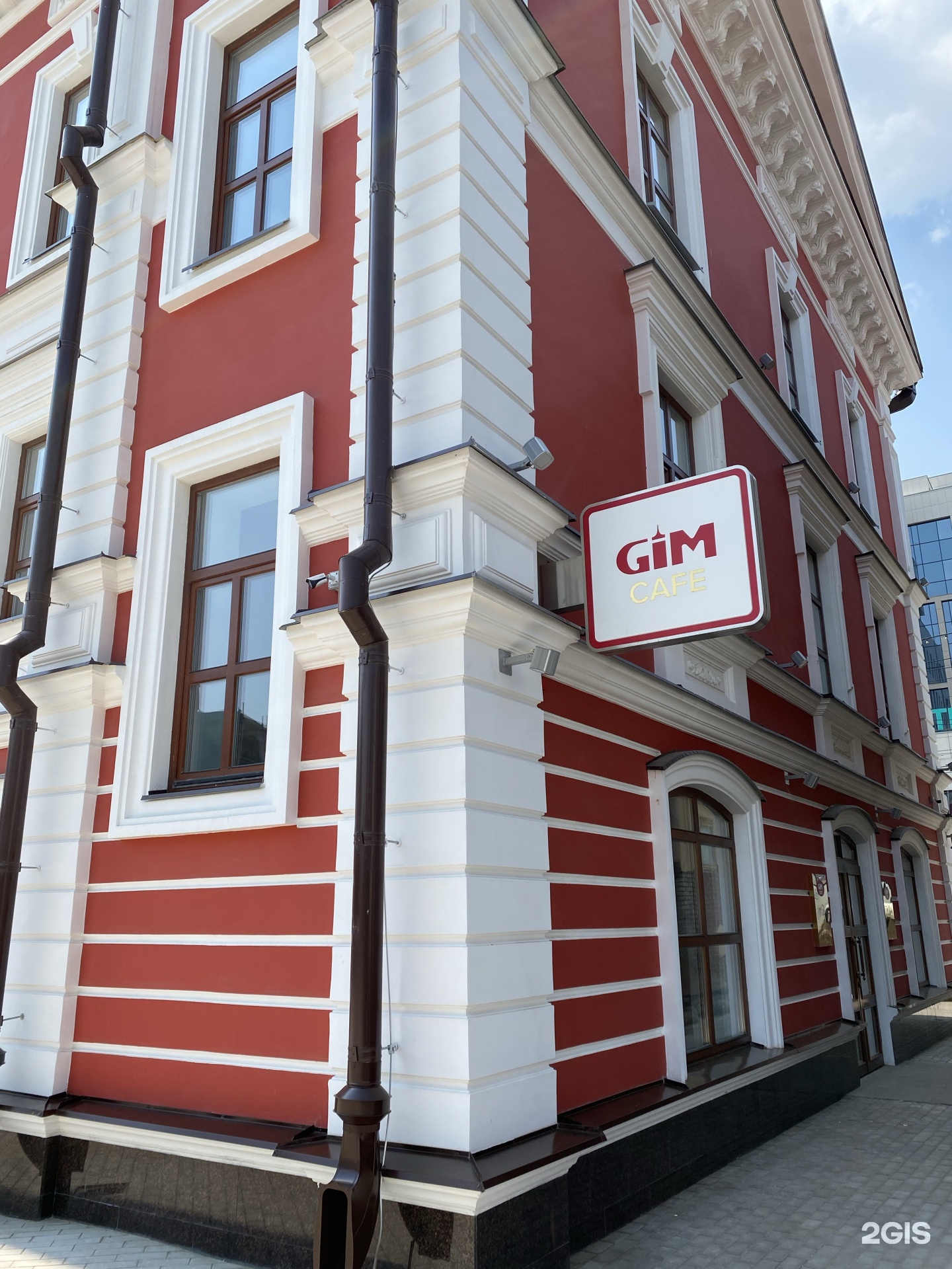 Внутреннее и внешнее оформление салона GIM clinic