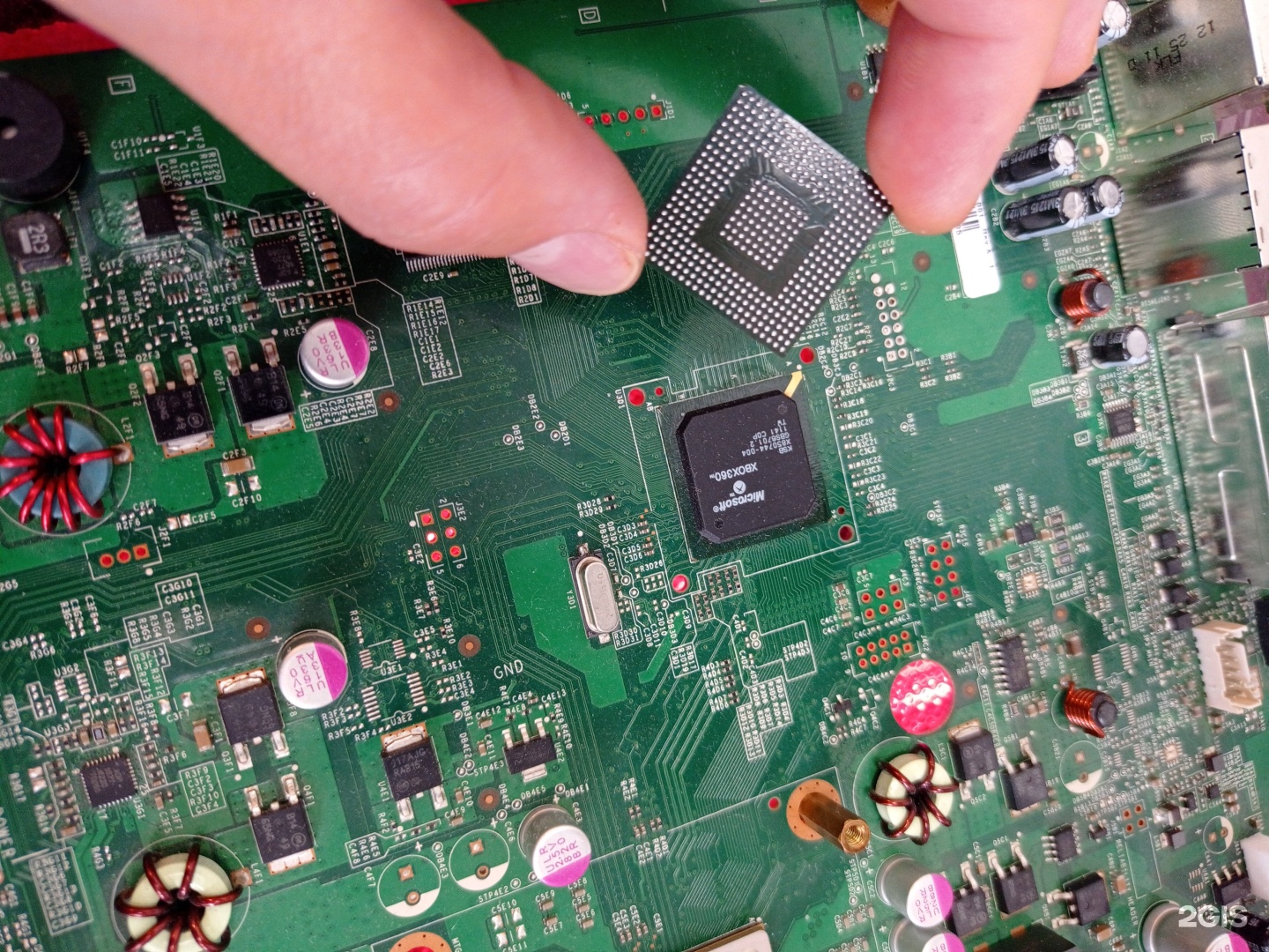 Xbox греется. Процессор xbox 360s. ложный перегрев xbox 360. процессор xbox 360s задняя сторона. ремонт телевизора микросхемы замена памяти.