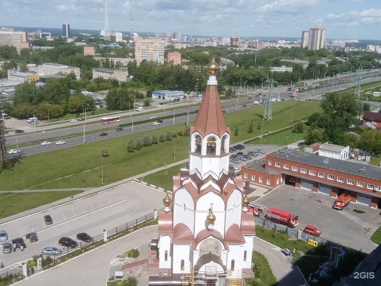 Церковь на нагорном пермь. Храм апостола Андрея Первозванного Пермь. Церковь Андрея Первозванного в Перми черно белое. Церковь Андрея Первозванного Пермь красивые фото. Церковь Андрея Первозванного Пермь красивые фото с подсветкой.