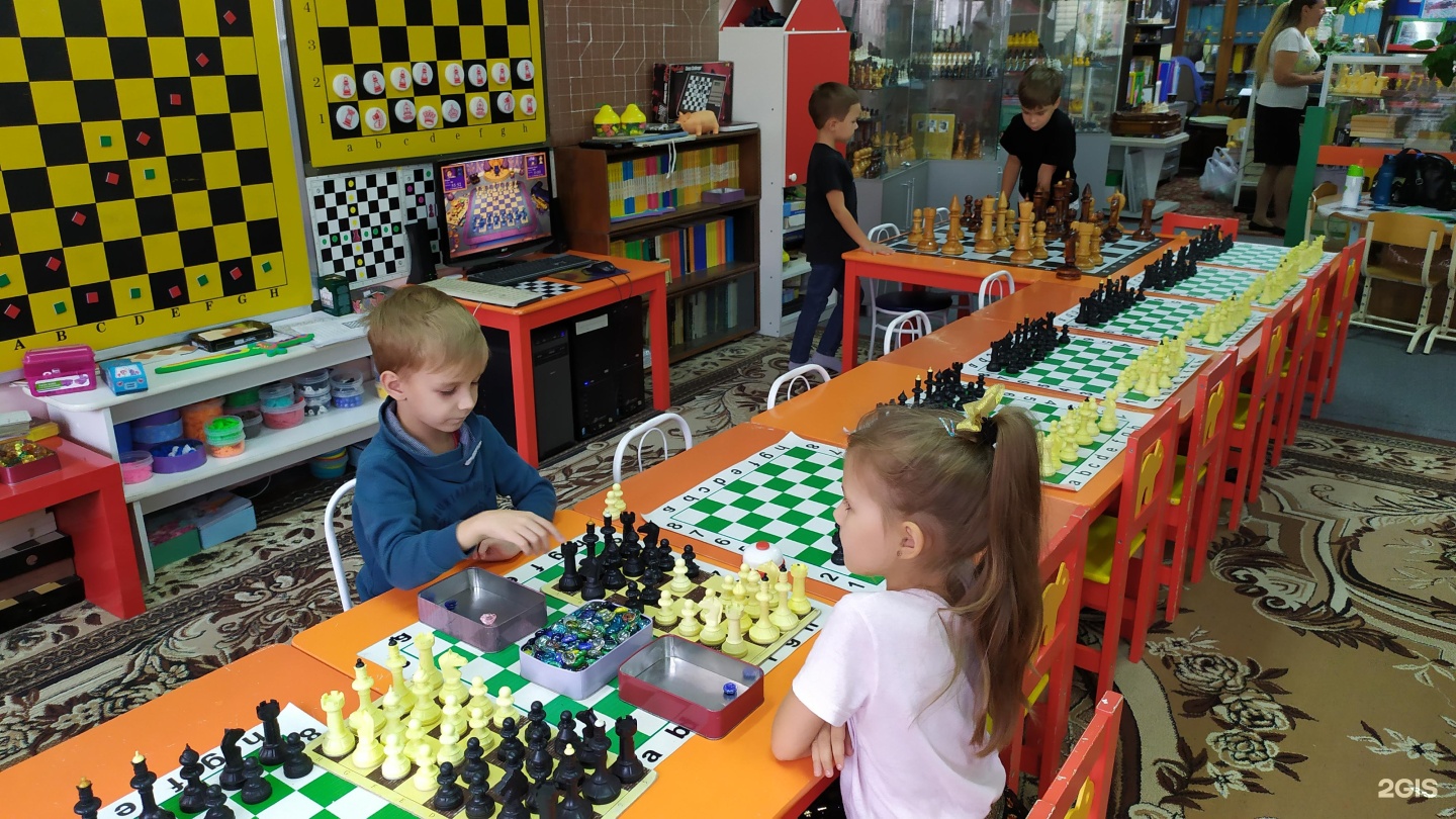 Поиграем в омск. Студия настольных игр. Настольные игры Омск. Шахматы Омск. Лучшие игровые Омска.