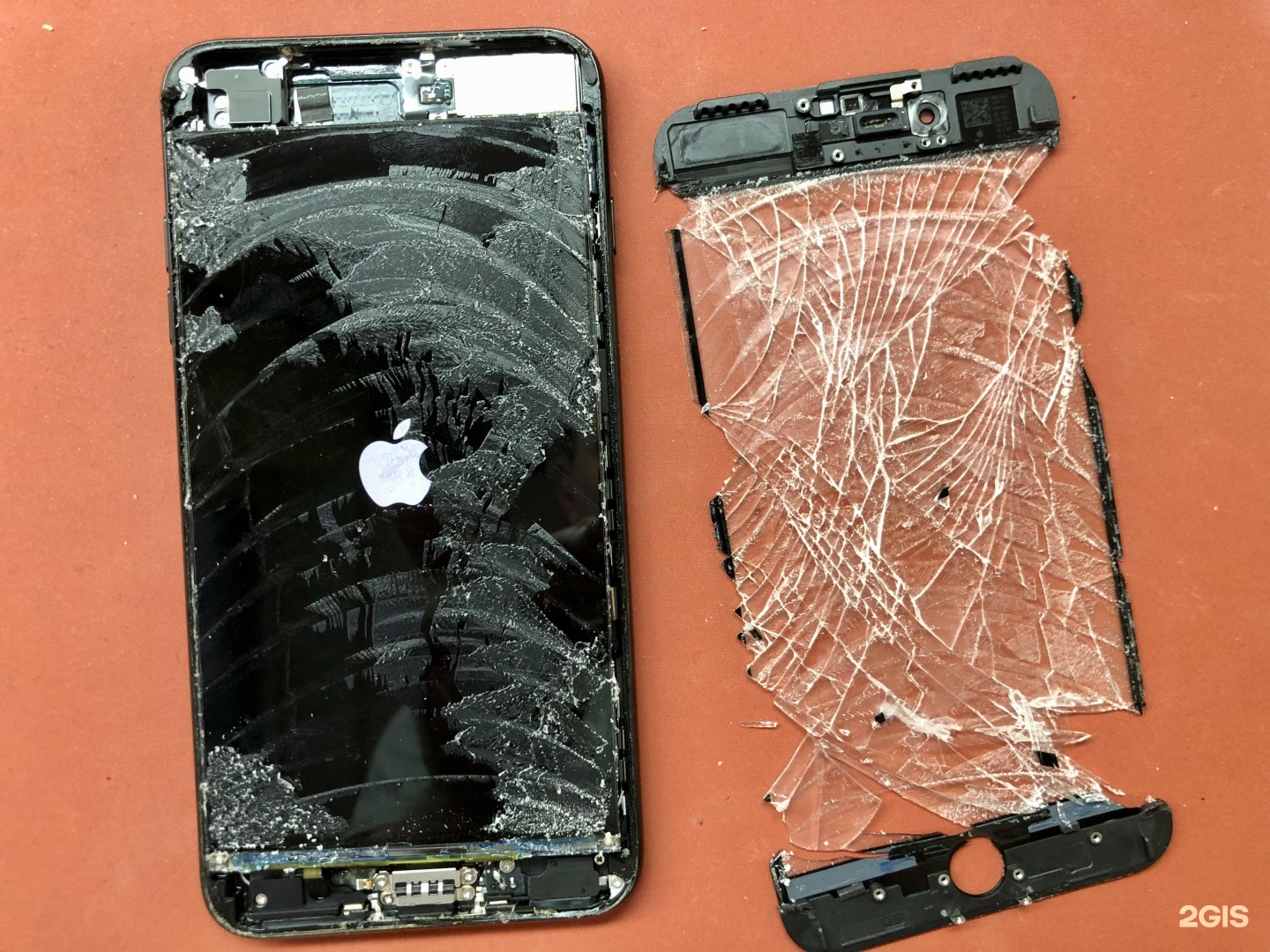 Как восстановить разбитый телефон. Обои разбитого телефона. Фон разбитого стекла на телефоне. Пранка телефонаразбитого. Фон разбитого стекла на телефоне из магазина самсунг.