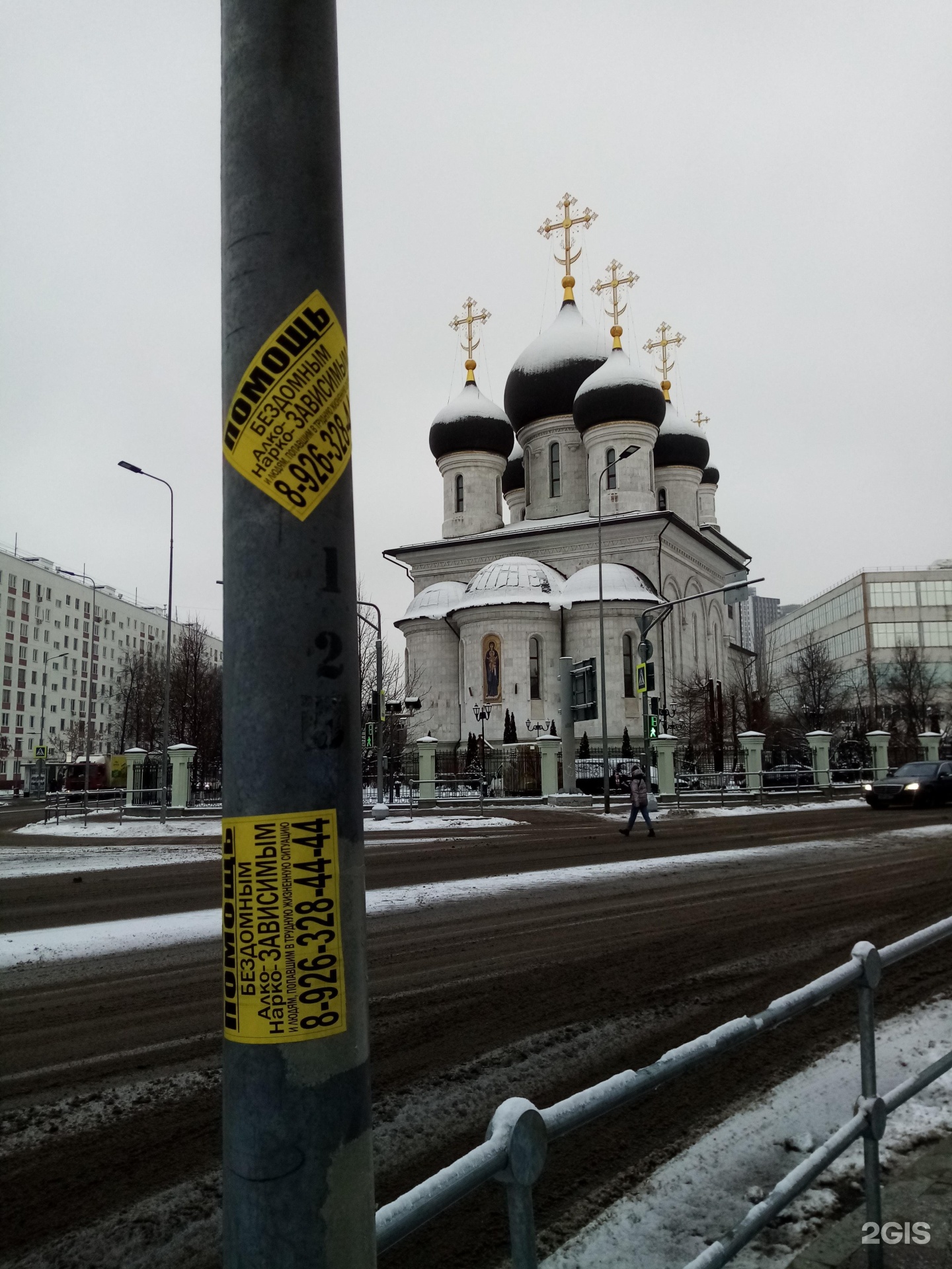 Храм сергия радонежского на рязанке. Храм преподобного Сергия Радонежского на Рязанке. Окская 17 храм. Храм на Рязанке напротив ТЦ город. Въезд в храм на Рязанке.