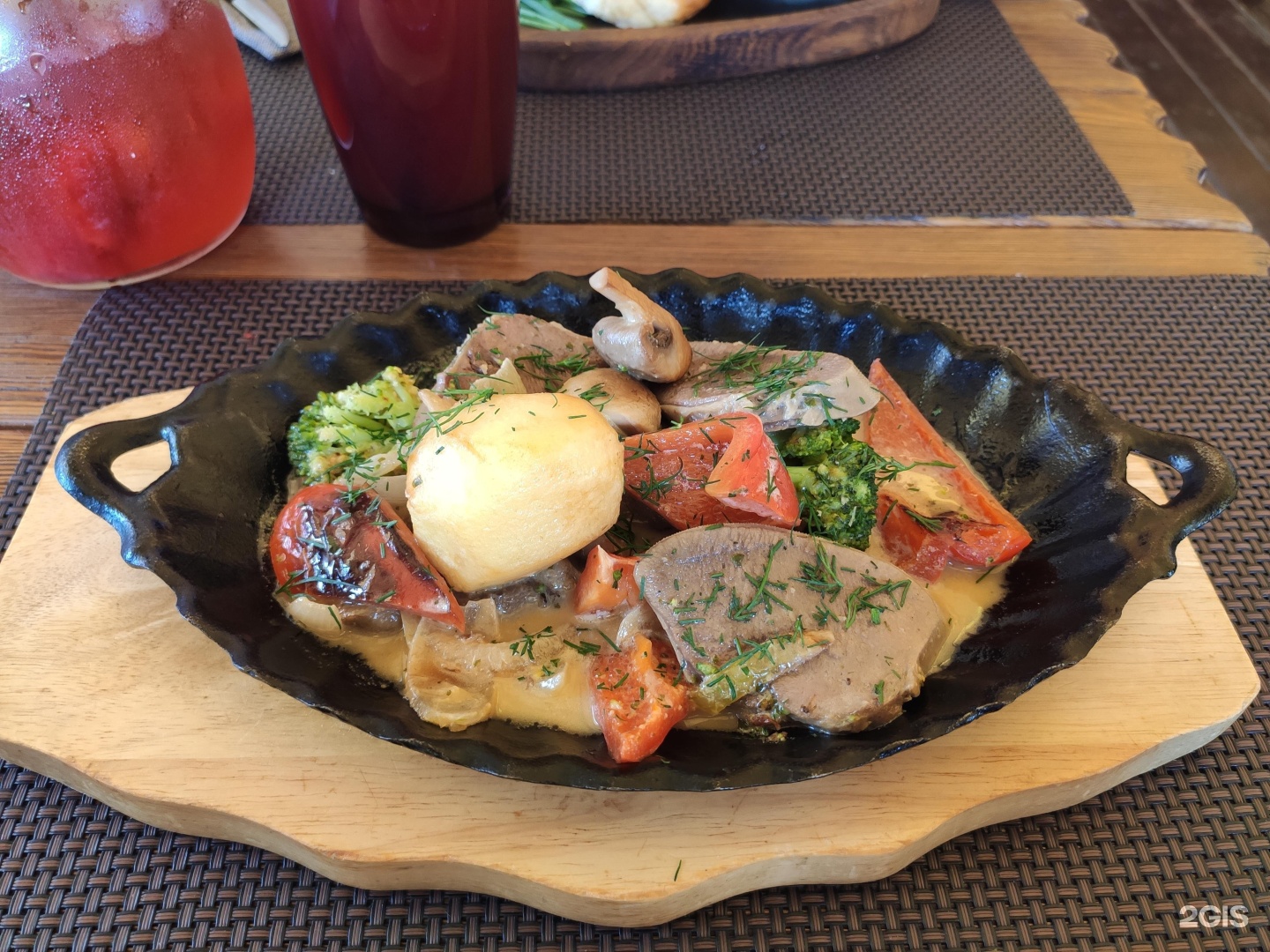 Ресторан 10 лет октября. Хуторок на 10 лет октября омск. Кафе хуторок омск архитекторов. Рестобар "триумф". Ресторан 10 лет октября.