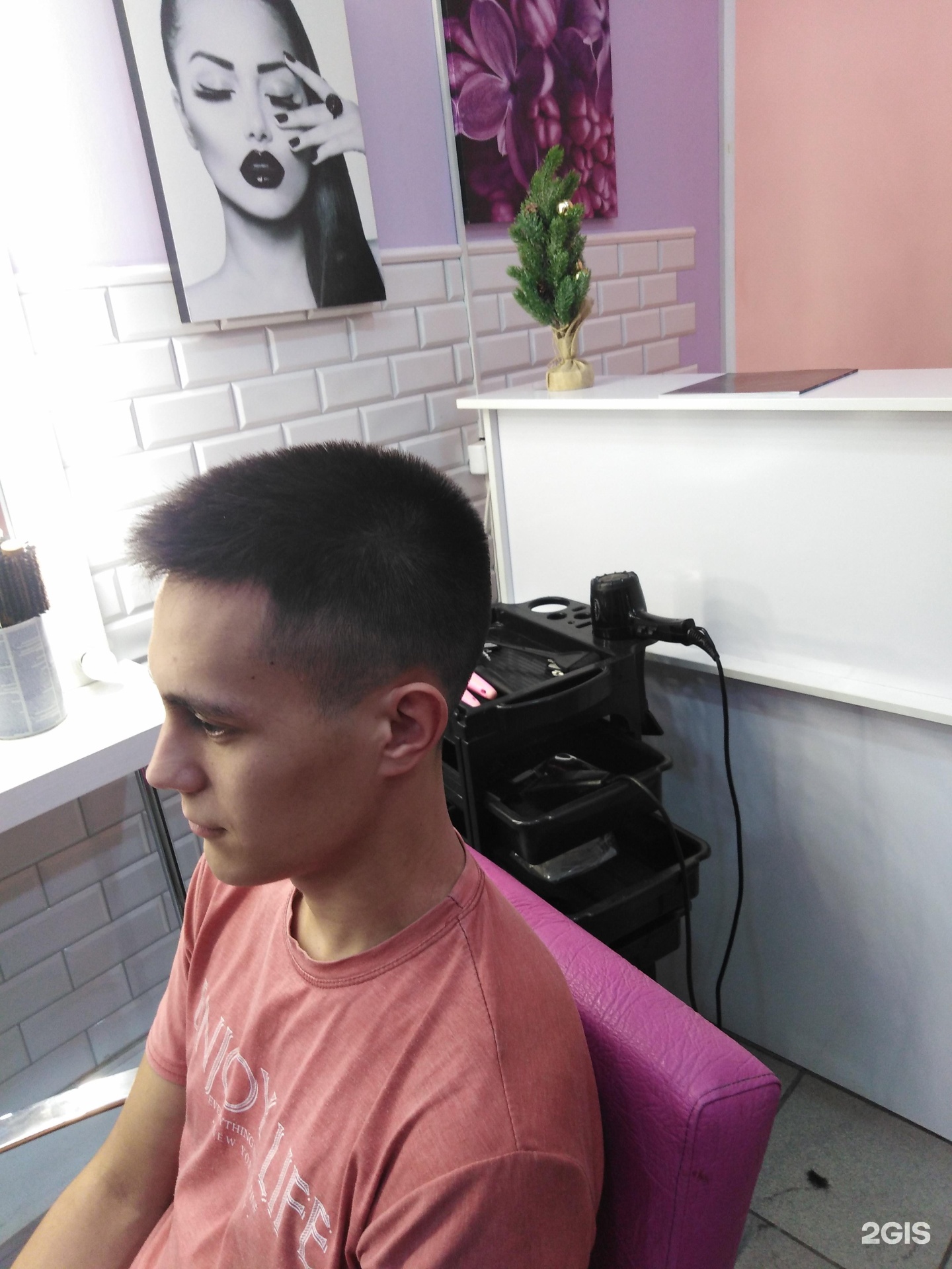 Парикмахер стилист колорист. Лучшие парикмахеры уфы. Лучшие парикмахеры уфы. Парикмахерская на кирова. Барбершоп чарльз липецк.