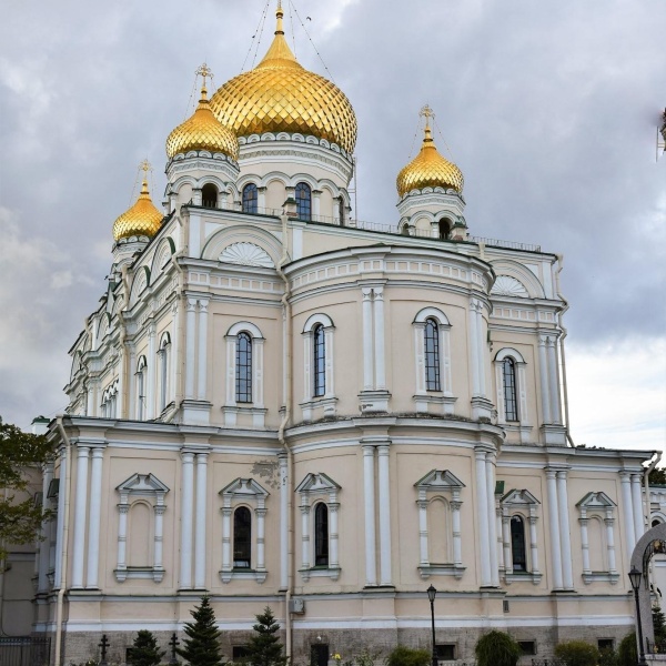 Новодевичий монастырь санкт петербург