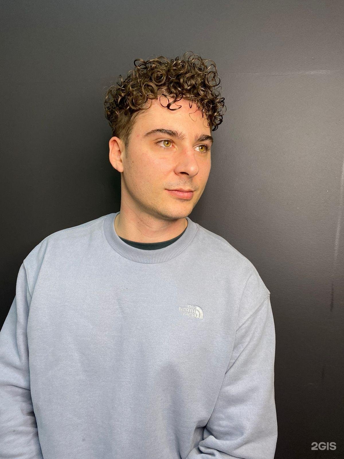 Химическая завивка афро. Curl live. Студия завивки. Афро кудри биозавивка. Live curly салон.