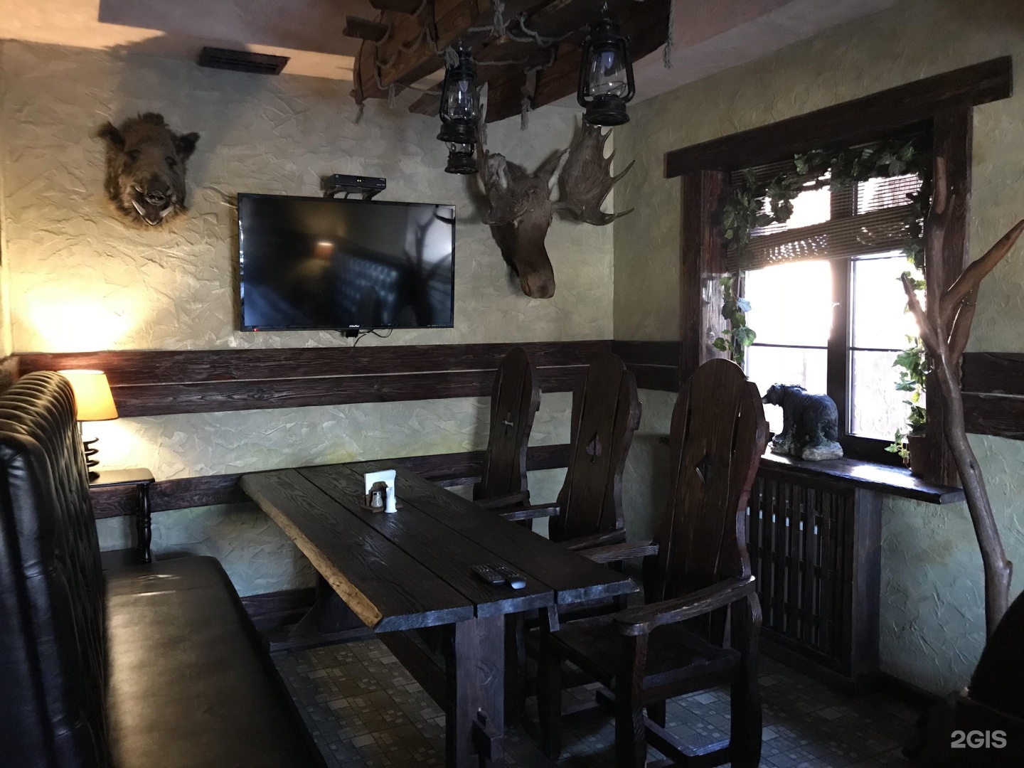 Гостиница на новой деревне белгород. Белая пуля. Жигули ночью. Ресторан белая пуля новая деревня. Белая пуля.