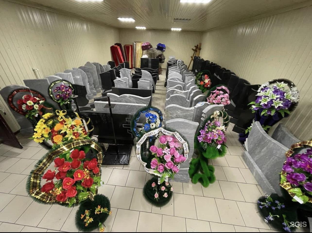 Похоронное бюро. Специализированная служба похоронных услуг. Специализированная служба похоронных услуг. Специализированная ритуальная служба. Магистральная 1 ритуальные услуги.