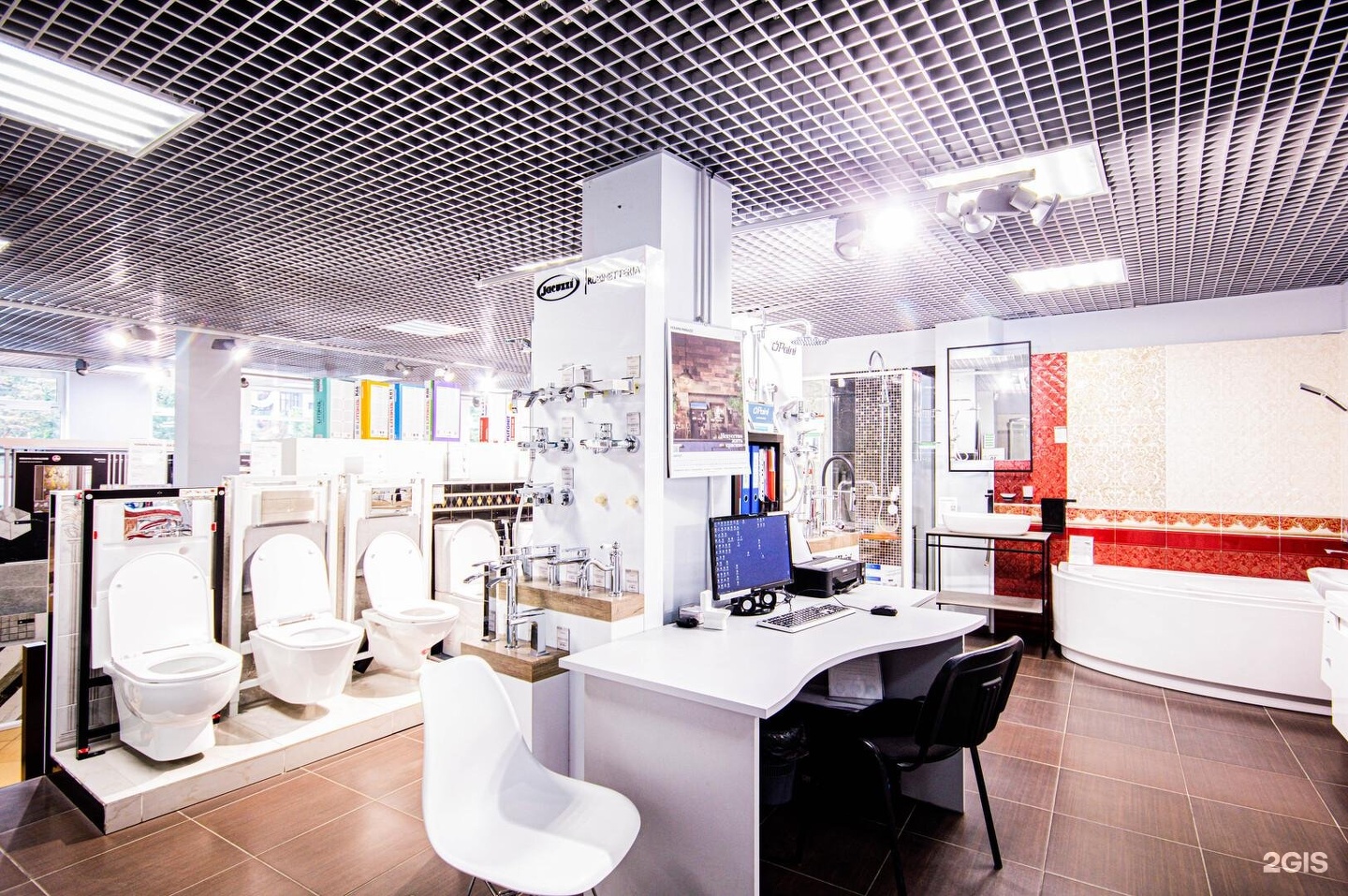 Шикарный салон красоты. В подмосковном салоне. В подмосковном салоне. Парикмахерская проспект космонавтов. Электробус камаз-6282 салон.