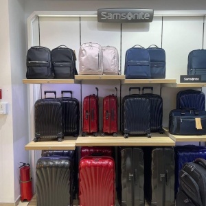 Фото от владельца Samsonite, сеть бутиков сумок и чемоданов