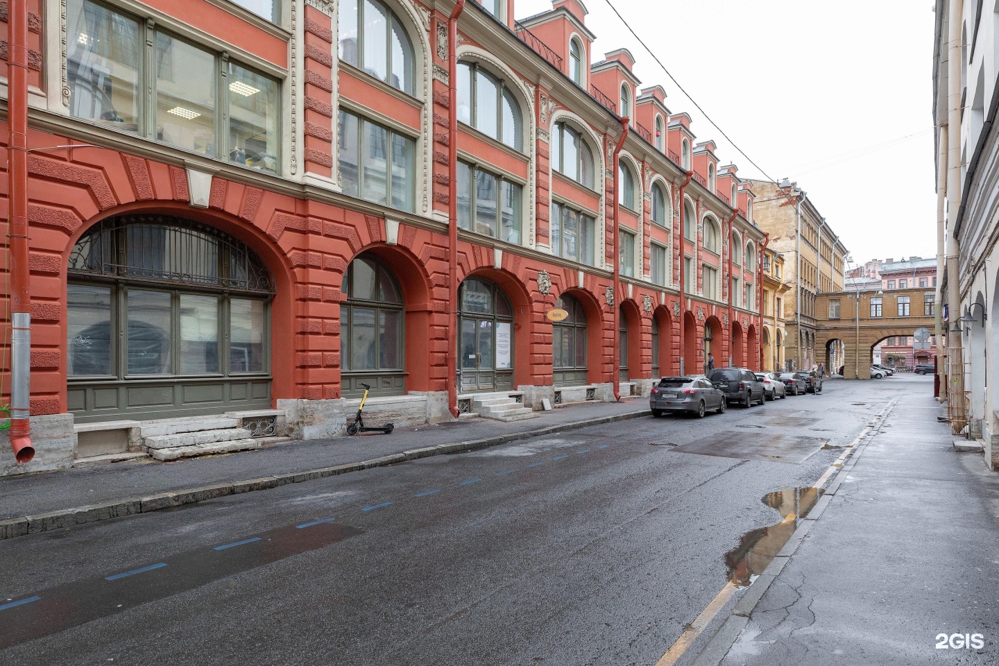 Банковский переулок Санкт-Петербург. Izzzi на банковском 3. Санкт-Петербург банковский переулок 3 неон. Izzzi на банковском 3 снаружи.