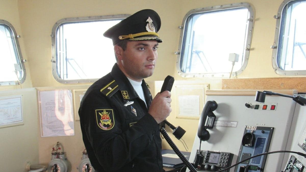 Капитана 3 буквы. Командир корабля МРК Серпухов. Капитан 3 ранга.