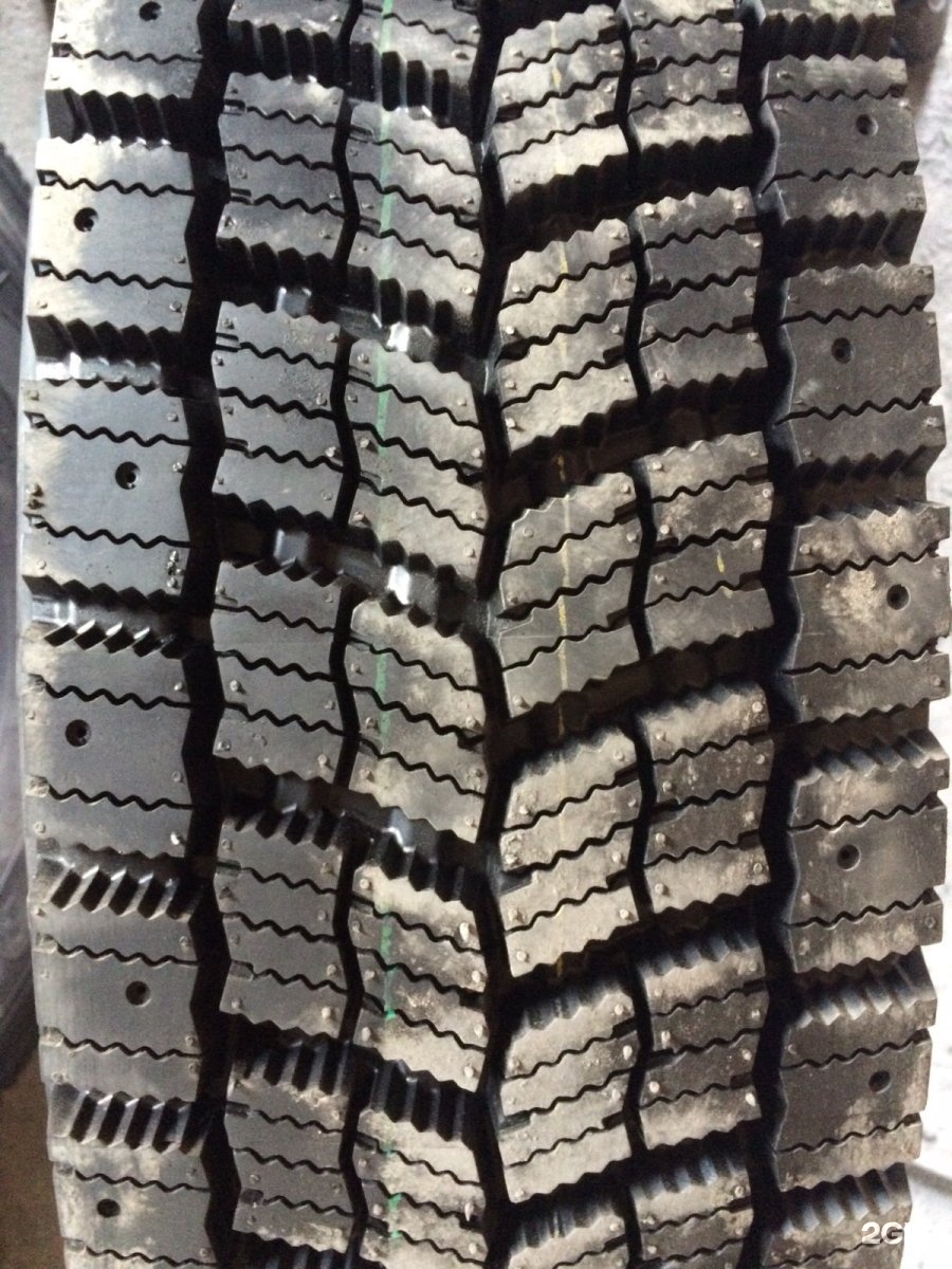 Резина 14 зима. 205 70 р14. Грузовые зимние шины yokohama. 5 шипованная мишлен. Резина зимняя грузовая 14.