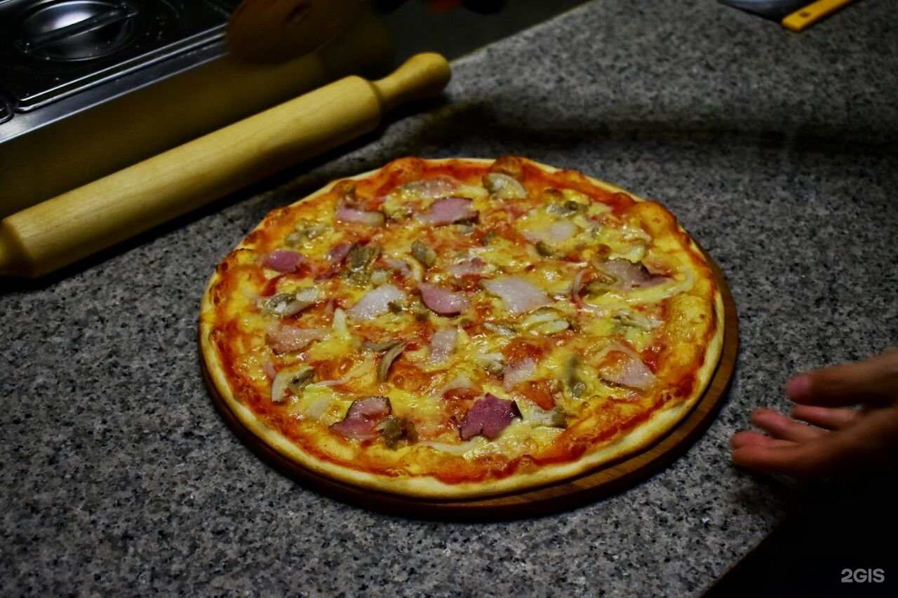 Ташир пицца Ереван. Печь Ташир пиццы. Формаджо. Пицца Формаджо с грущой фото.
