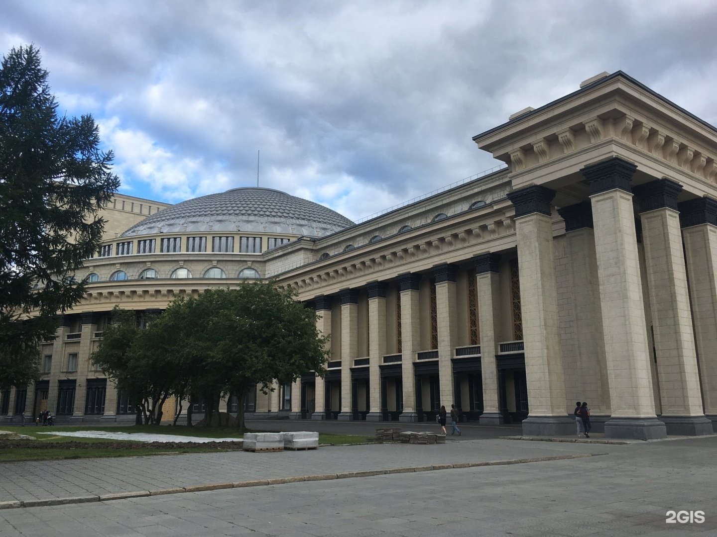 Большой театр в новосибирске фото