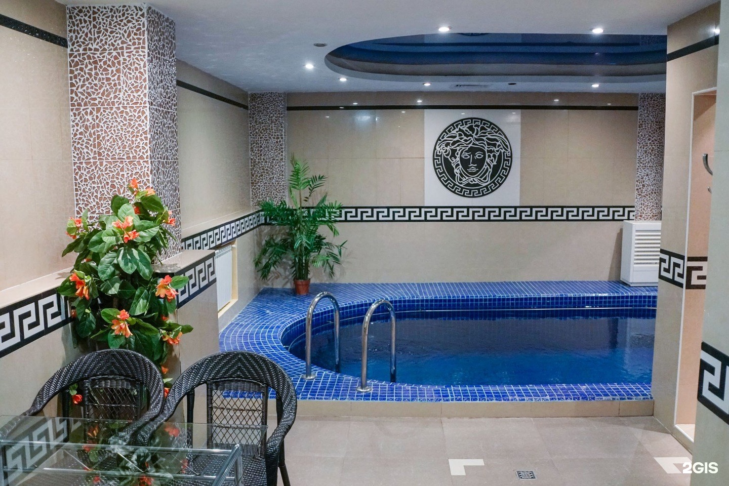 Отель в Листвянке с бассейном