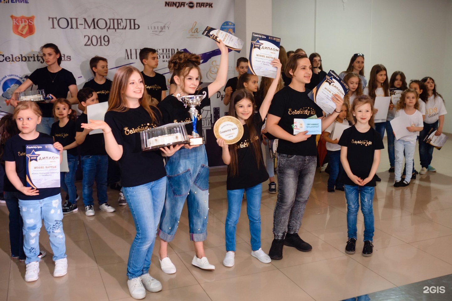 Модельное агентство старс. Celebrity model Group модельное агентство. Celebrity model Group Челябинск. Модельное арт-агентство Celebrity model Group. Селебрити школа моделей.