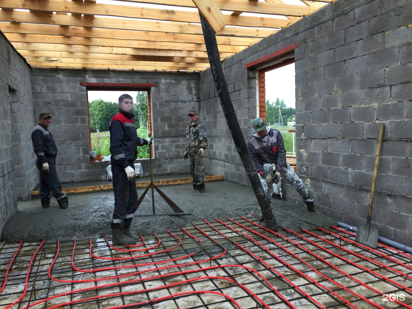 Мир коттеджей тюмень директор. Михайловский дворик. Стройка в тюмени на республики 252. Михайловский дворик тюмень фото. Михайловский дворик.