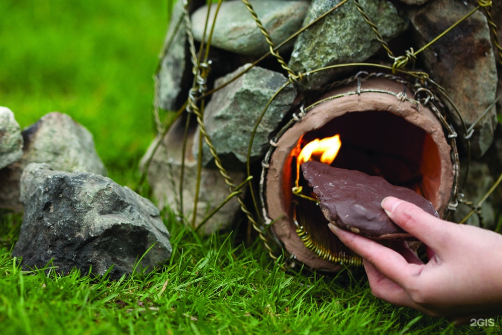 глинобитная печь. печки в лесу. шалаш с печкой для ночевки в лесу. печки в лесу. землянка с печкой.