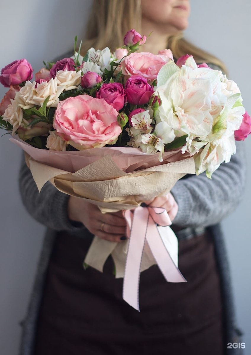 Фотосессия у кустов с розами. Fine fleur. Fleur 2021. Only flowers. Fine fleur.