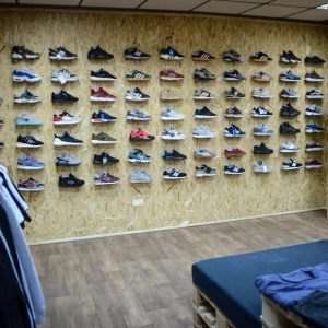 Фото от владельца Sneakers store, магазин кроссовок и одежды