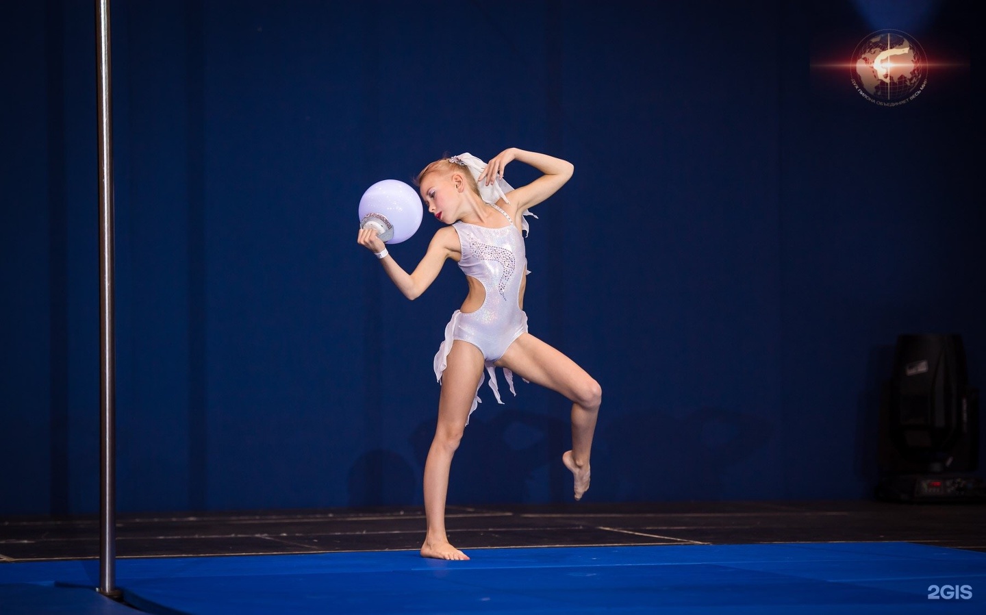 Спортивный пилон. Magic pole championship. Pole dance москва. Танцы в компании. Keep dancing amber.