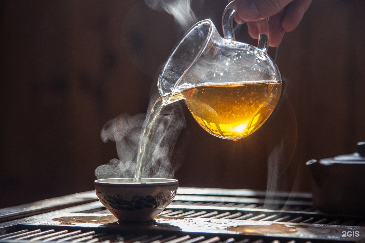 При температуре пьют горячий чай. Конопляный чай. Чай с марихуаной фото. Конопляный чай заварен. Чай с дымом.