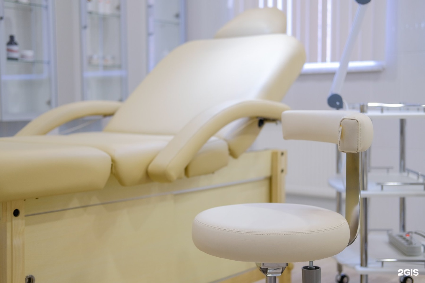 Центр эстетической стоматологии томск сколько стоит вставить серебряный зуб