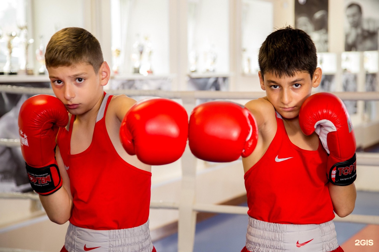 Клинч в боксе. Клинч в кикбоксинге. Детский бокс Клинч. Клуб Клинч. Спортивный клуб кикбоксинг.