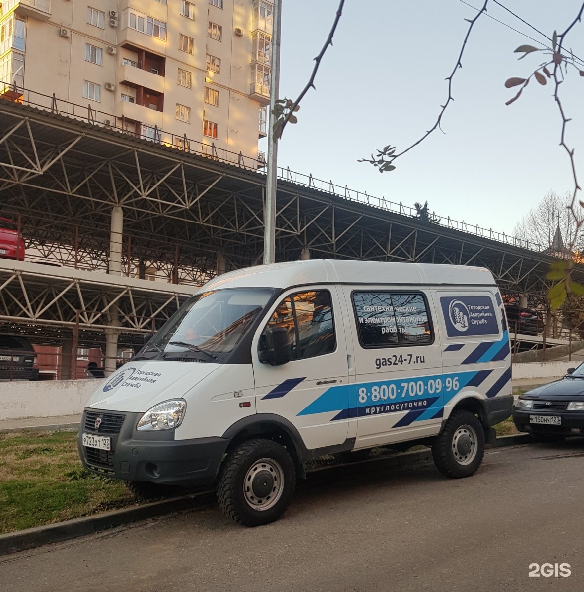 Зил 130 аварийная служба. Газ 2705 аварийная служба. Аварийная служба мосводоканал. Машина аварийной службы. Газ садко аварийная газовая служба.