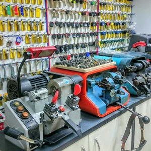 Центр ключей москва. Мистэр ключ. Центр ключей москва. Автоключник металлоремонт. Центр ключей москва.