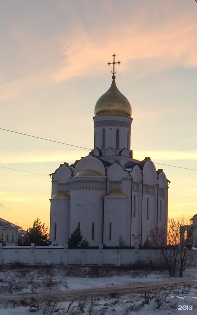 Усово храм сайт. Спасский храм Усово. Церковь Спаса Нерукотворного образа в Усово. Храм в Усово на Рублевке. Церковь в Усово на Рублевском шоссе.