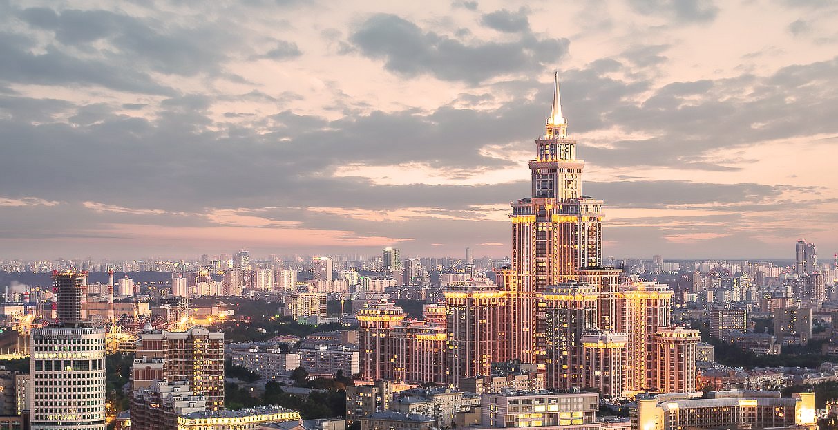 Триумф москва. Высотка на аэропорту. Высотка на метро аэропорт. Москва метро аэропорт многоэтажки.