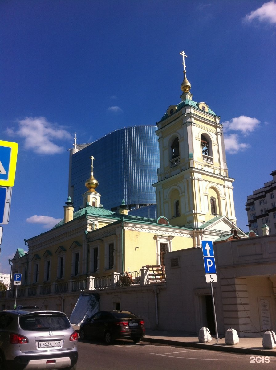 Храм Преображения Господня в Преображенском. Церковь на Преображенской площади. Храм метро Преображенская площадь. Преображенская площадь 9.