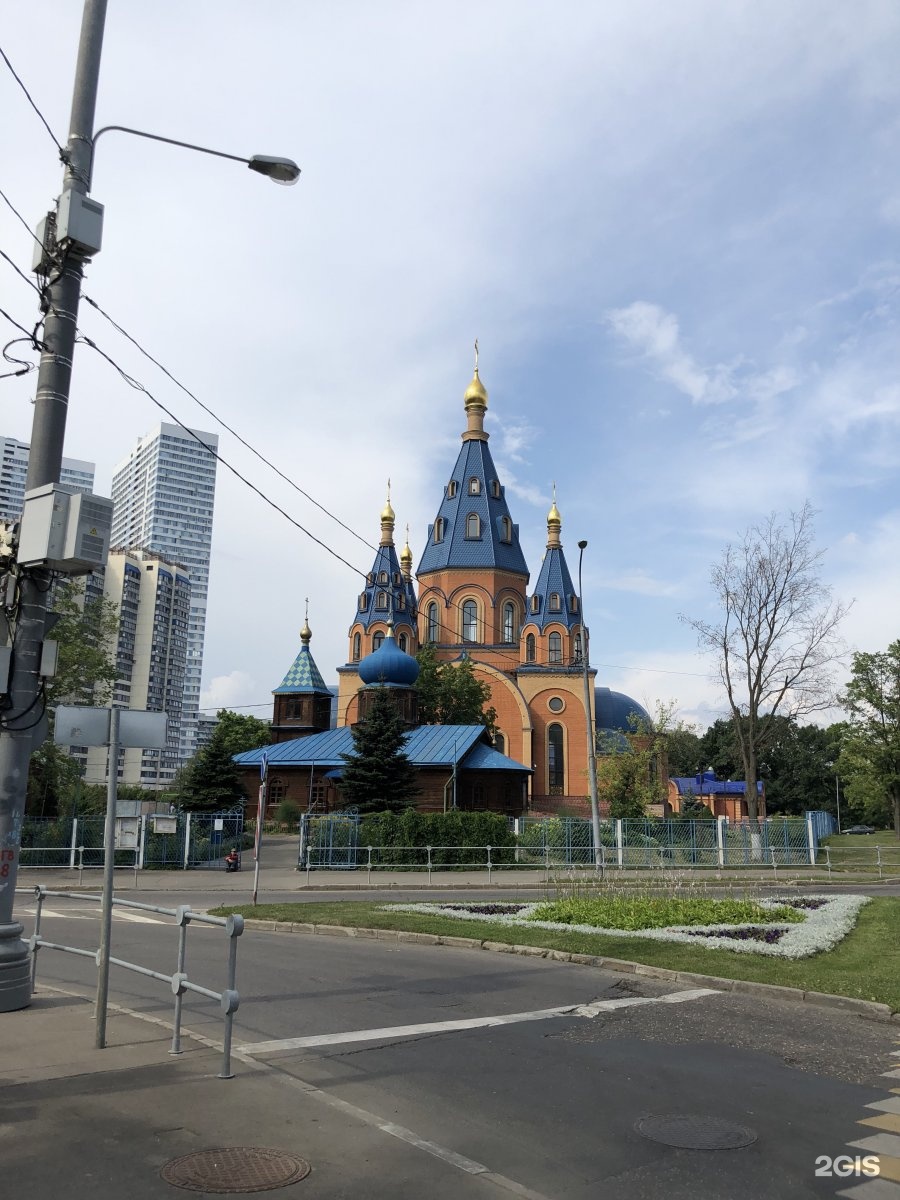 Храмы чертаново южное. Храм Державной иконы Божией матери, Москва. Москва Чертаново храм Державной иконы Божией матери. Чертановская 2 к2 храм. Сквер храм Чертаново Державная.