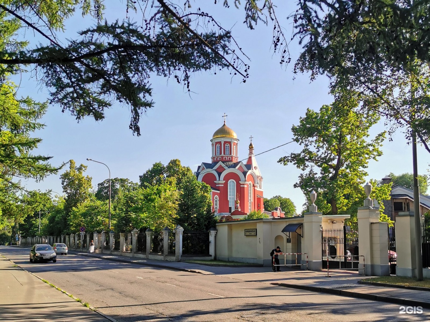 Храм на красноармейской улице. Храм Благовещения Пресвятой Богородицы в Петровском парке. Храм Благовещения Пресвятой Богородицы в Сокольниках. Петровский парк Азов. Храм Благовещения в Петровском парке живопись.